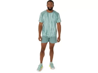 BLUSA DE MANGA CURTA COM ESTAMPA DE ESTRADA POR TODA A PEÇA