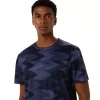 Blusa de manga curta com estampa sazonal. Blusa de manga curta com estampa sazonal.