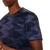 Blusa de manga curta com estampa sazonal. Blusa de manga curta com estampa sazonal.