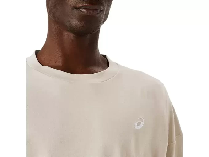 Camiseta ASICS SPIRAL RELAX com bordado Camiseta ASICS SPIRAL RELAX com bordado