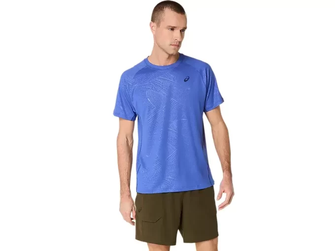 CAMISETA DE MANGA CURTA COM ESTAMPA DE JOGO POR TODA PARTE CAMISETA DE MANGA CURTA COM ESTAMPA DE JOGO POR TODA PARTE