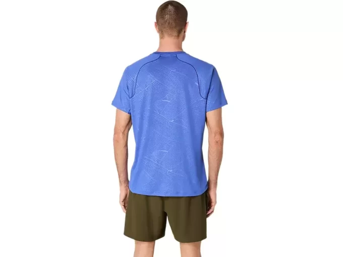 CAMISETA DE MANGA CURTA COM ESTAMPA DE JOGO POR TODA PARTE CAMISETA DE MANGA CURTA COM ESTAMPA DE JOGO POR TODA PARTE