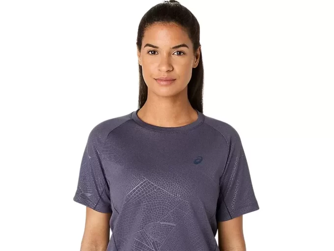 CAMISETA DE MANGA CURTA COM ESTAMPA DE JOGO POR TODA PARTE CAMISETA DE MANGA CURTA COM ESTAMPA DE JOGO POR TODA PARTE