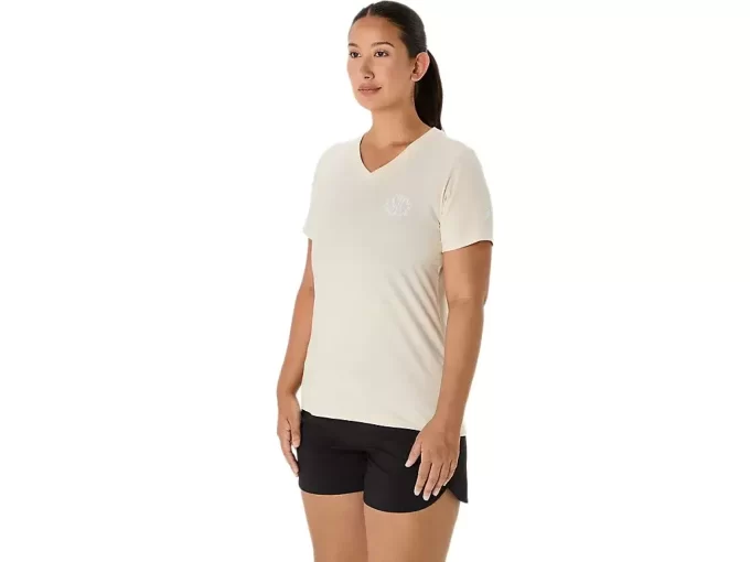 CAMISETA FEMININA ASICS NATURE DE MANGA CURTA COM DECOTE EM V CAMISETA FEMININA ASICS NATURE DE MANGA CURTA COM DECOTE EM V