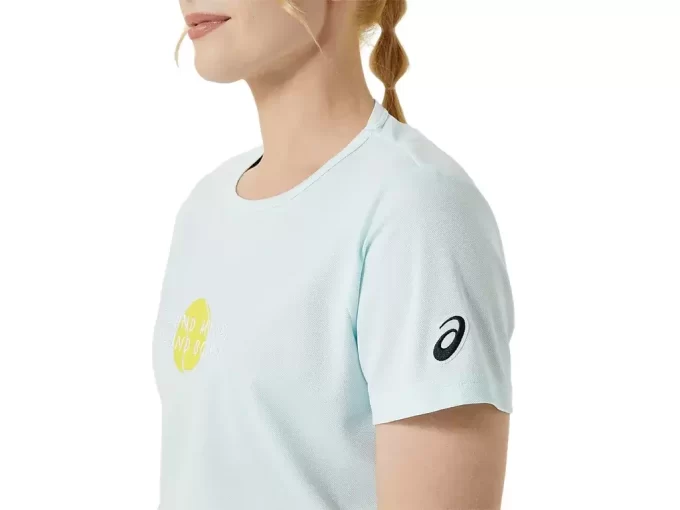 CAMISETA FEMININA CLÁSSICA COM ESTAMPA GRÁFICA