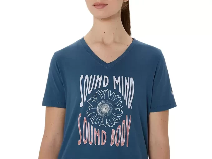 CAMISETA FEMININA COM DECOTE EM V E ESTAMPA DE GIRASSOL CAMISETA FEMININA COM DECOTE EM V E ESTAMPA DE GIRASSOL