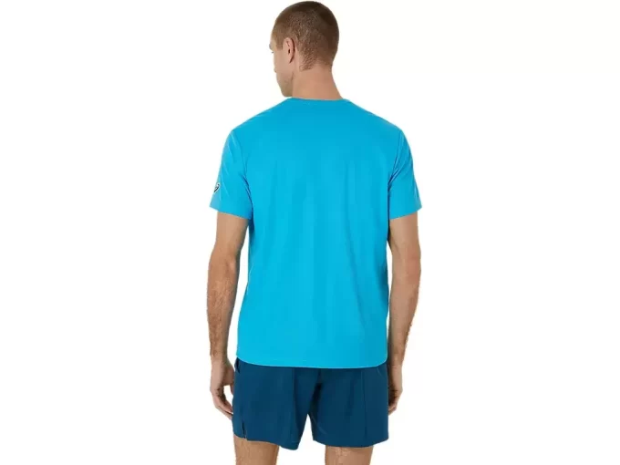 CAMISETA MASCULINA CLÁSSICA COM ESTAMPA GRÁFICA CAMISETA MASCULINA CLÁSSICA COM ESTAMPA GRÁFICA