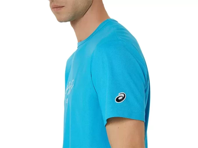 CAMISETA MASCULINA CLÁSSICA COM ESTAMPA GRÁFICA CAMISETA MASCULINA CLÁSSICA COM ESTAMPA GRÁFICA