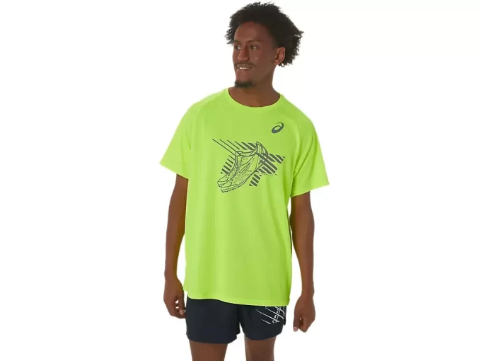 CAMISETA MASCULINA DE MANGA CURTA COM ESTAMPA DE SAPATOS