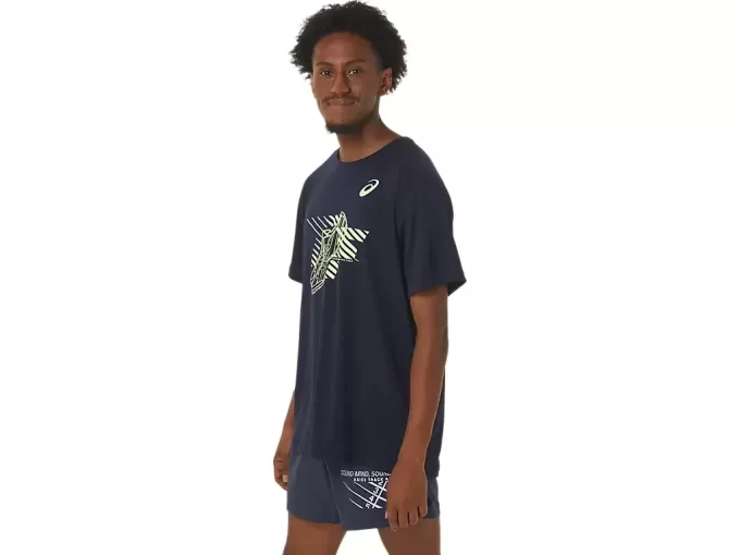 CAMISETA MASCULINA DE MANGA CURTA COM ESTAMPA DE SAPATOS