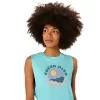Camiseta regata feminina Asics Sun in the Sky com slogan. Camiseta regata feminina Asics Sun in the Sky com slogan.