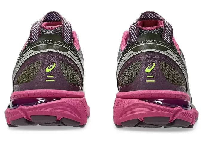 LÁ EM CIMA x TERRENO DE GEL LÁ EM CIMA x TERRENO DE GEL